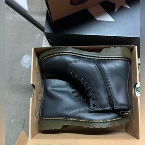 Dr martens girls shoe